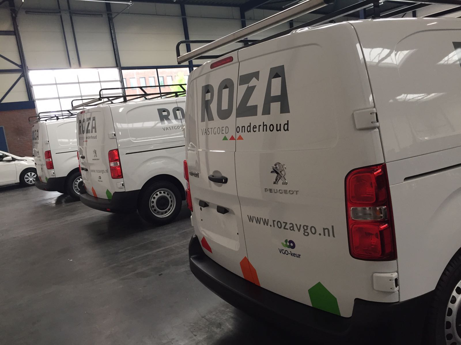 Auto belettering Roza vastgoed en onderhoud
