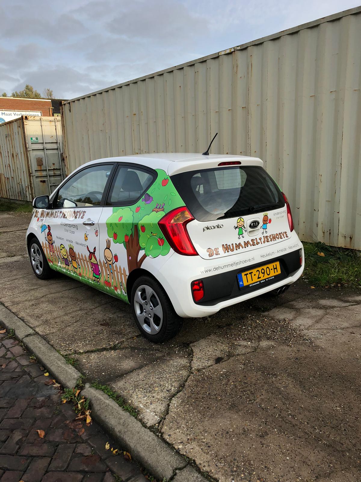 Auto belettering voor de Hummeltjeshoeve in Heukelum.