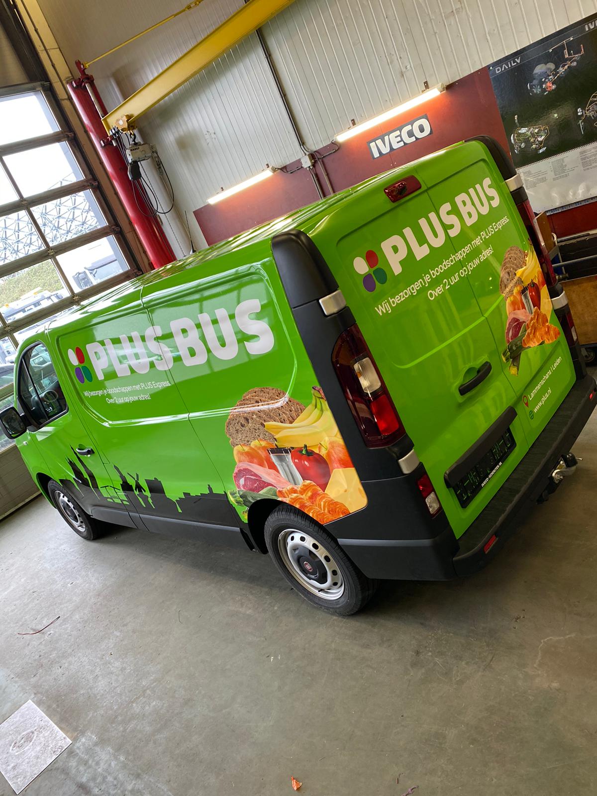 Bus wrap voor Plus supermarkt