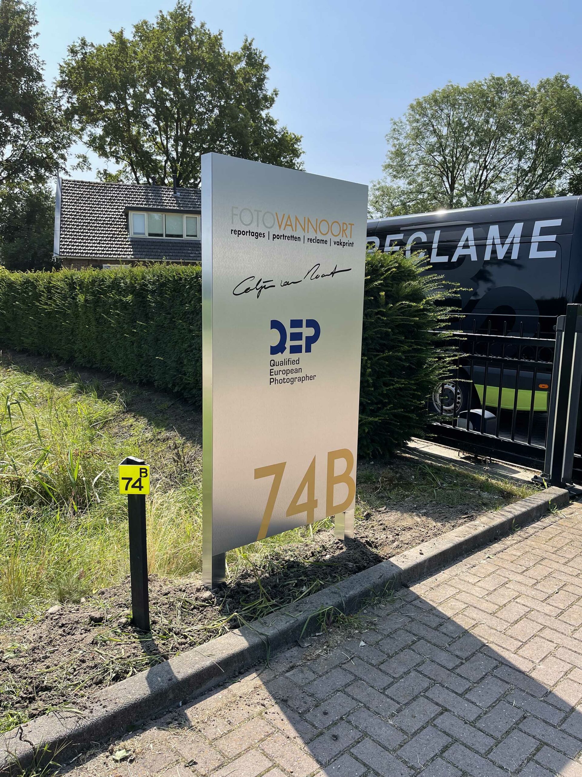 Freesletters en Reclamezuil voor Foto van Noort