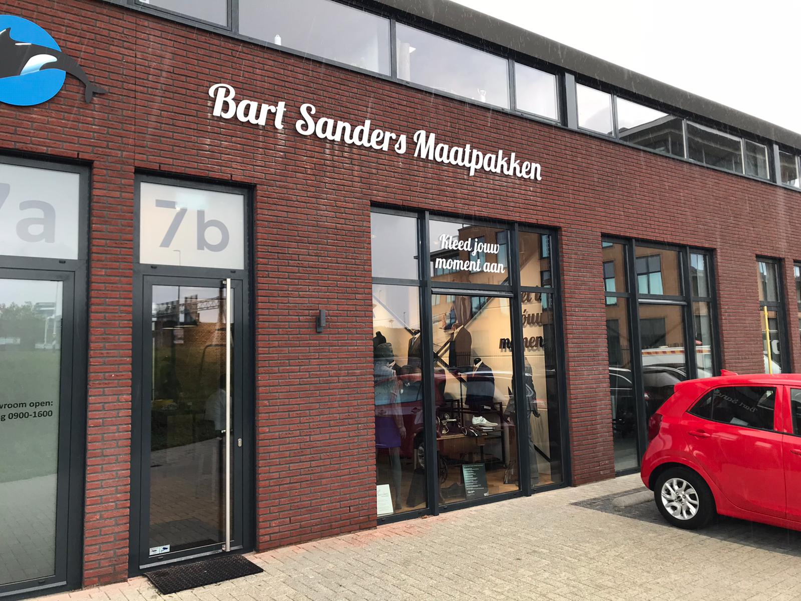 Gevelreclame bij Bart Sanders Maatpakken in Vianen