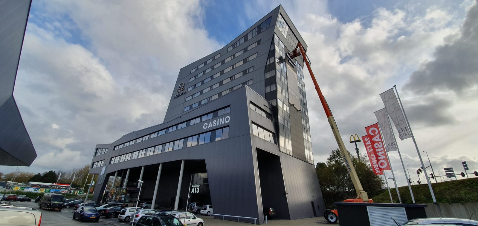 Lichtreclame voor Riva Hotel, Restaurant Samen en A13 Casino