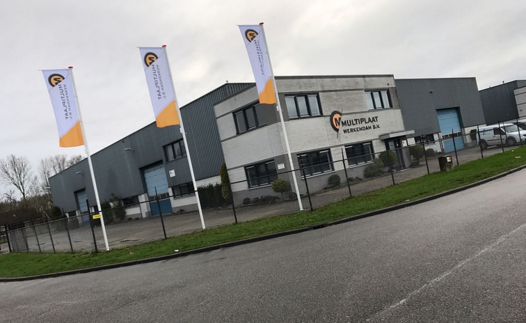 Multiplaat gevelreclame