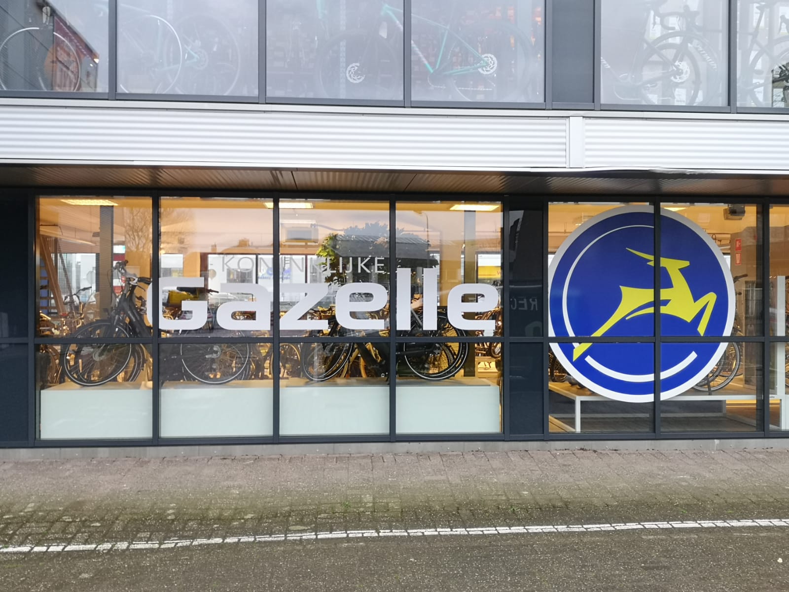 Raambelettering voor Gazelle